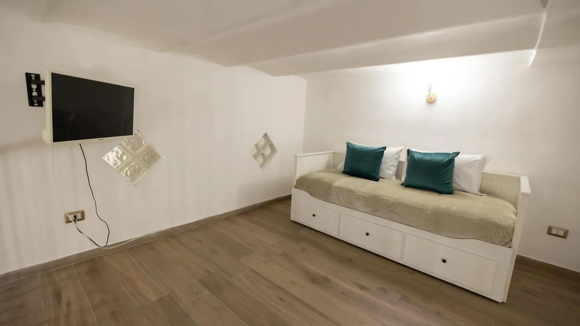 Re-Fra Home نابولي